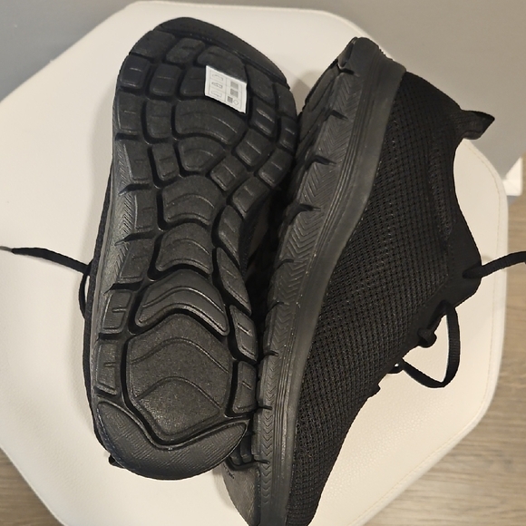 Skechers Black Sneakers with Breathable Knit Upper and Lightweight Sole - Picture 3 of 6